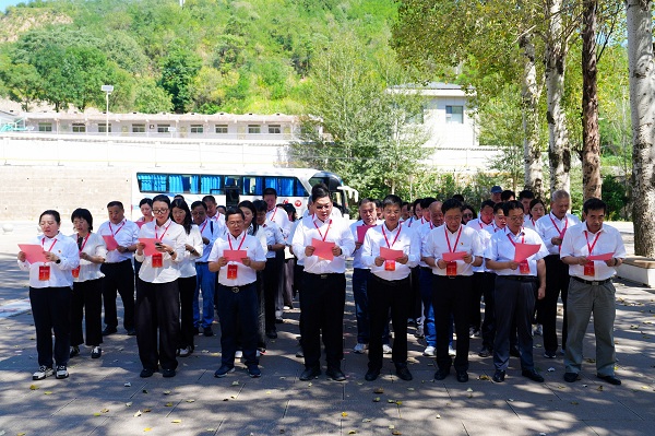 齐声诵读《为人民服务》全文.JPG